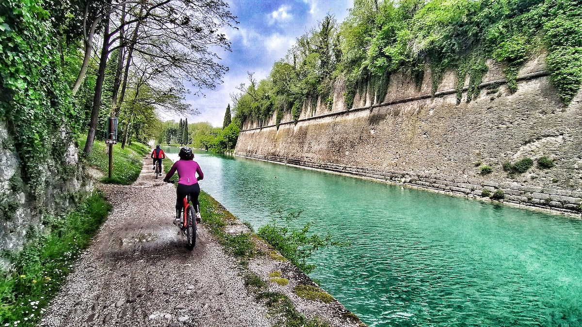 Lake Garda by E-Bike: Countryside & Borghetto sul Mincio